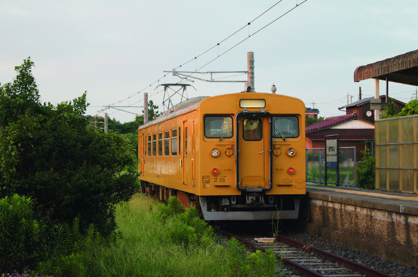 人の足に負ける残念な2本の列車～JR西日本小野田線長門本山18時37分発